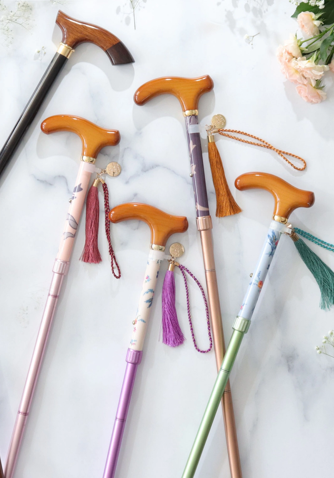 おしゃれ　杖・おしゃれ杖　BON BON STICK　メインビジュアル おしゃれ杖コーデ1（スマホ）