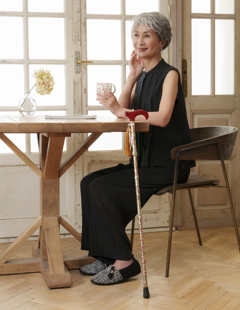 おしゃれ　杖・おしゃれ杖　BON BON STICK　LOOKBOOK 街歩きに映えるおしゃれ杖スタイル1