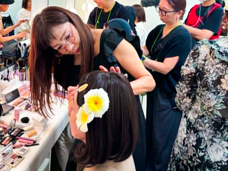 ヘアメイクの様子 2
