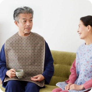 水拭きできる お食事用エプロン