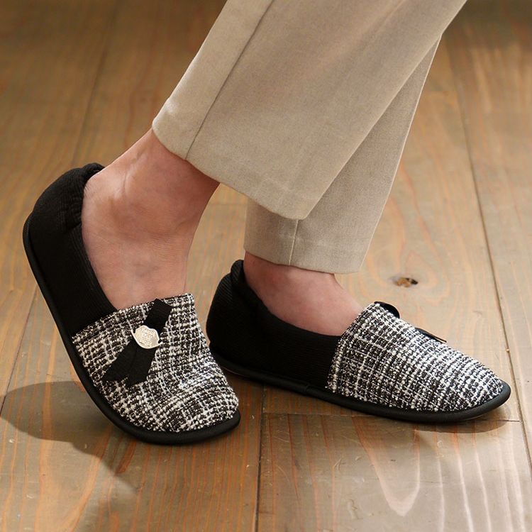 お見舞いギフト、カタログギフト：院内で使えるおしゃれなルームシューズ