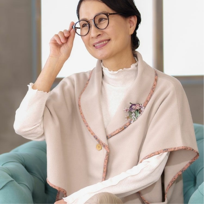 小花柄パイピング フリース肩掛け ブローチ付き